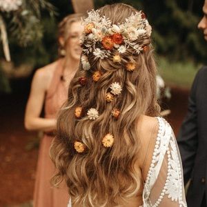 Dried flower hair comb